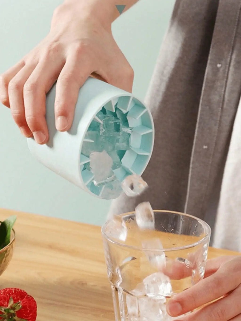 Silicone Ice Cube Tray with Lid – Easy Release Ice Maker Mold for Home & Kitchen