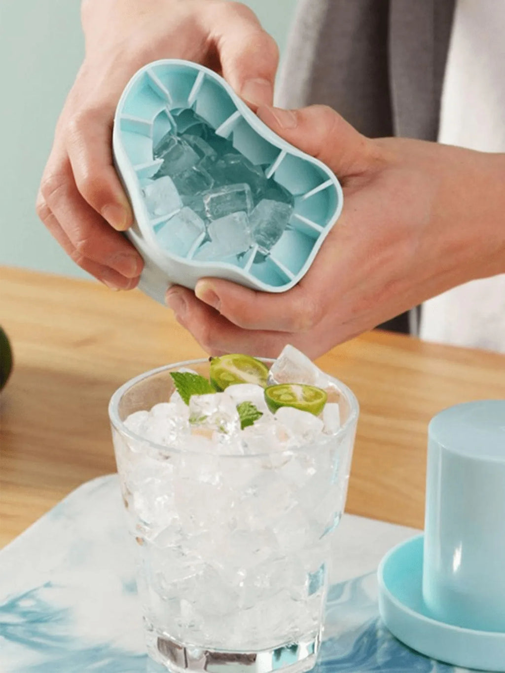 Silicone Ice Cube Tray with Lid – Easy Release Ice Maker Mold for Home & Kitchen